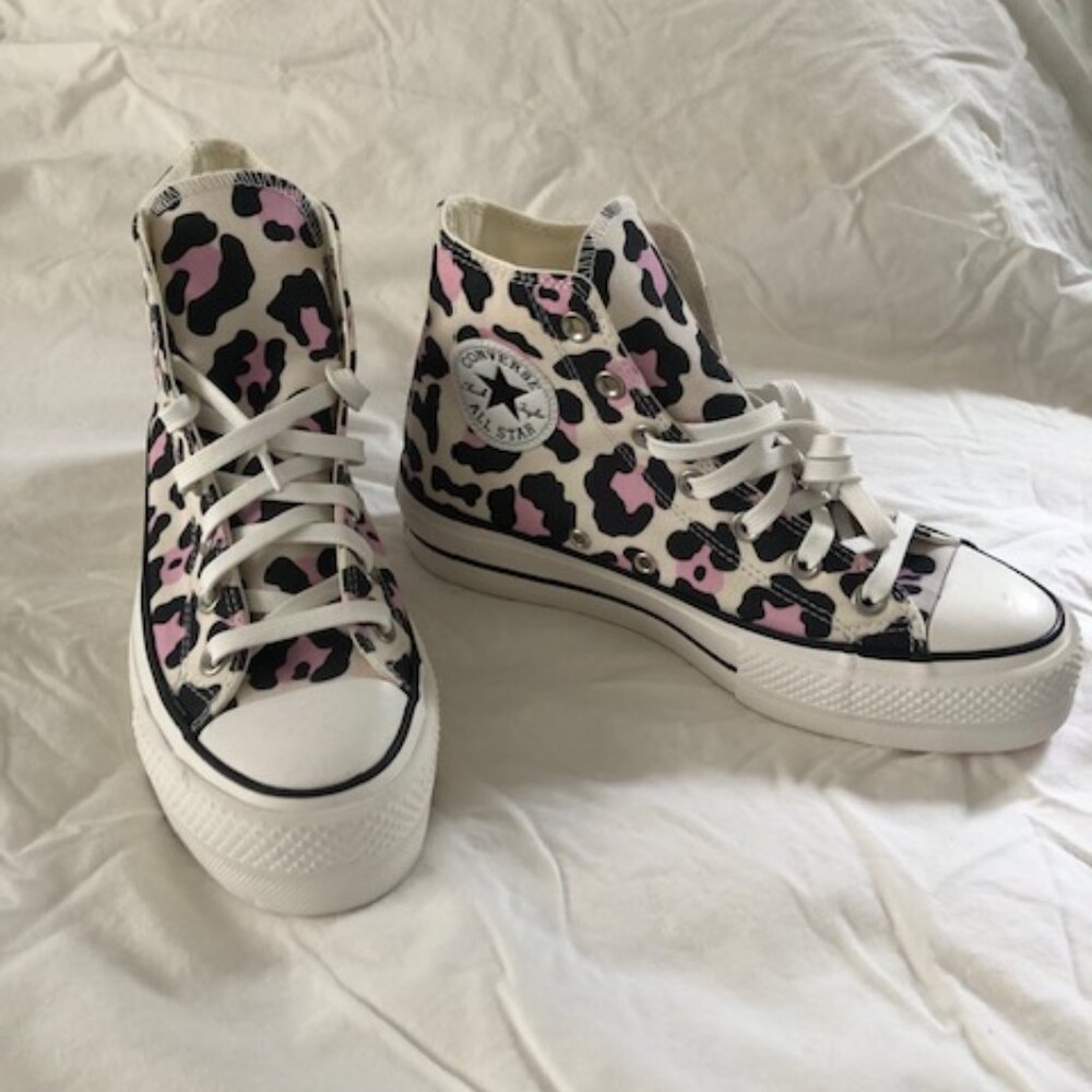 Converse chuck Taylor's High Top Sneakers in Pink Leopard Print,  size 7.5